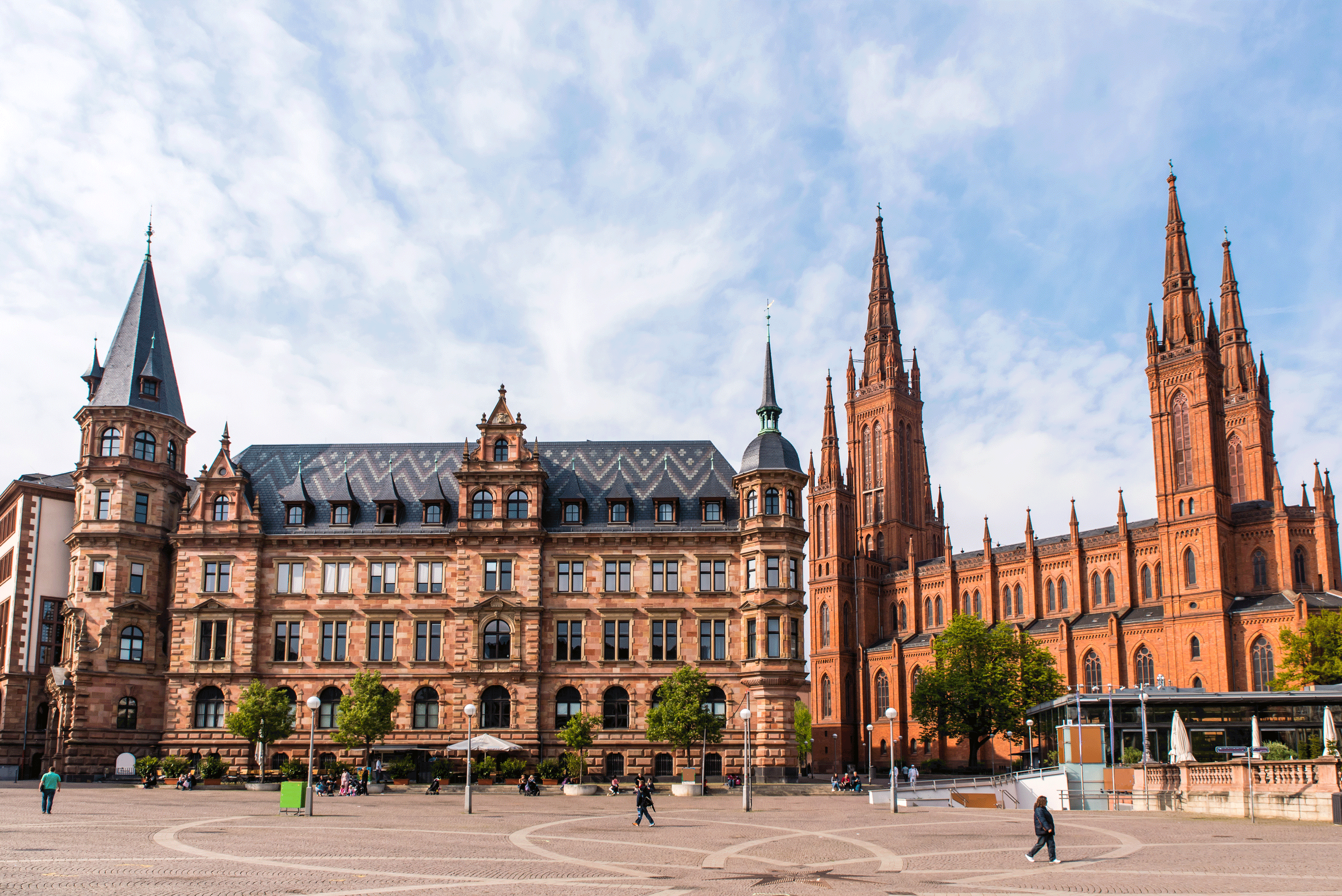 AdobeStock_145428506_Neues_Rathaus_Marktkirche_Wiesbaden_web.gif